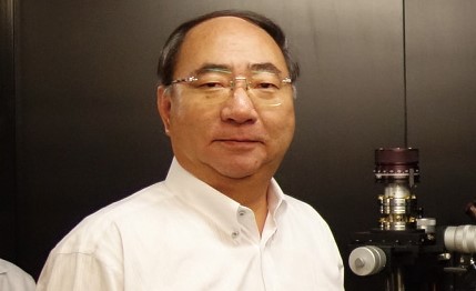 従来の10倍の効率を実現する30ナノの極薄光電極を開発　電子科学研究所 三澤 弘明先生