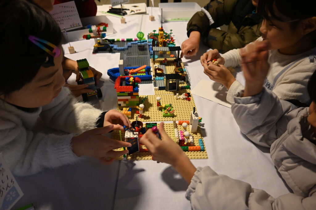 サイエンスフェスタ2024でブロックを使った “みらい創造”ワークショップを開催